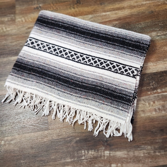 Vintage SDG Genuine Mexican Handwoven Blanket, Premium 75" x 46"  Falsa Blanket - Picture 8 of 8